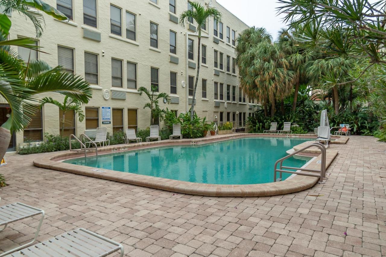 Palm Beach Island Condominiums Экстерьер фото