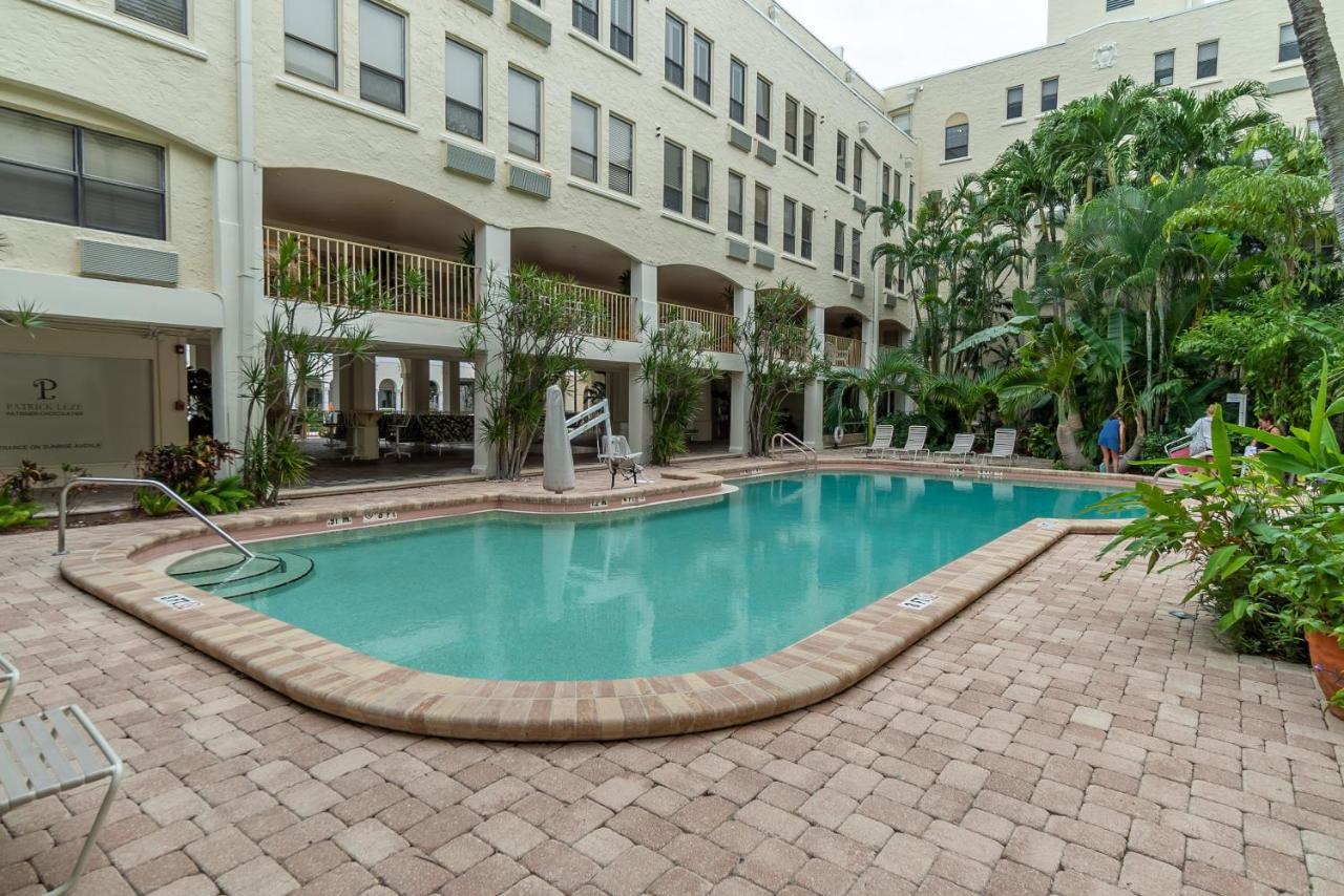 Palm Beach Island Condominiums Экстерьер фото