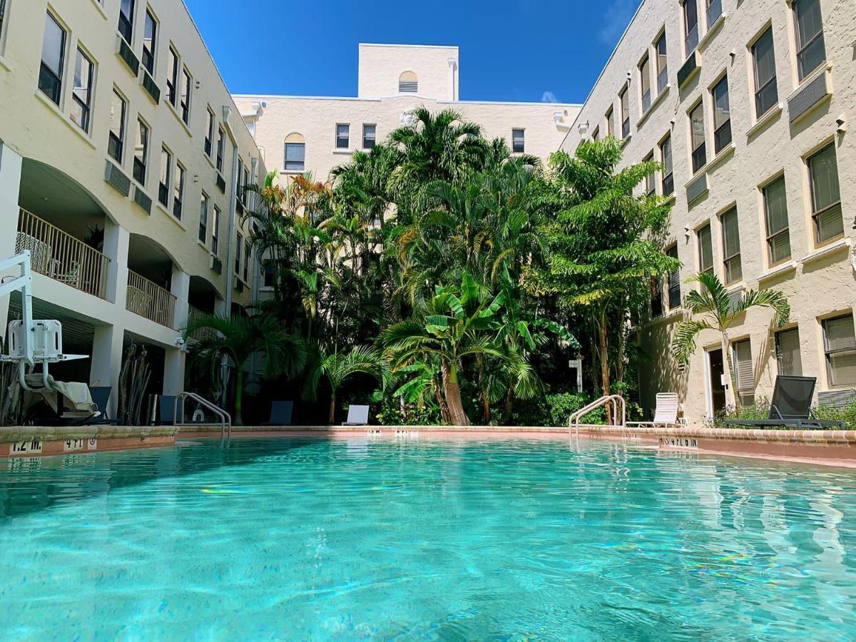 Palm Beach Island Condominiums Экстерьер фото
