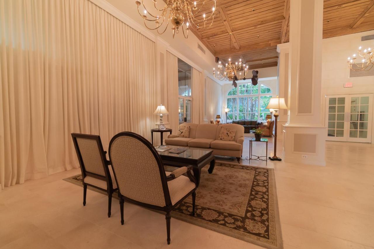 Palm Beach Island Condominiums Экстерьер фото