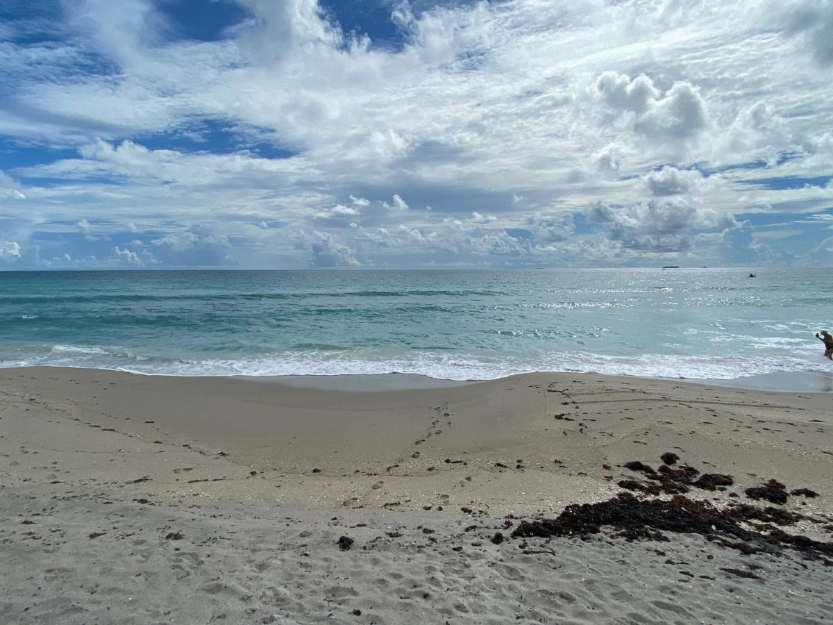 Palm Beach Island Condominiums Экстерьер фото