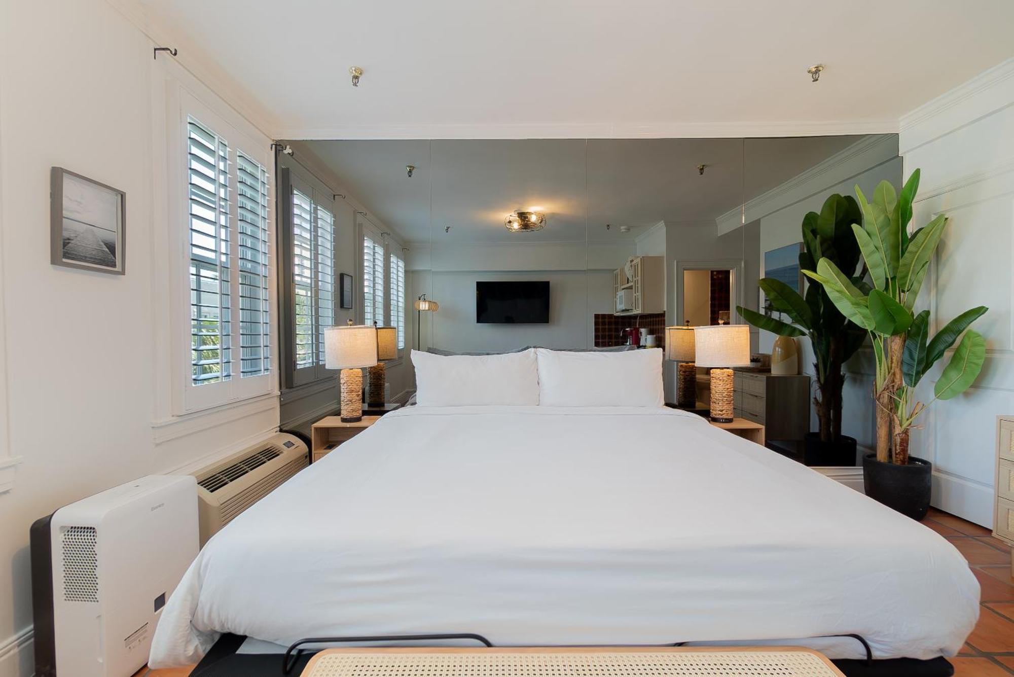 Palm Beach Island Condominiums Экстерьер фото