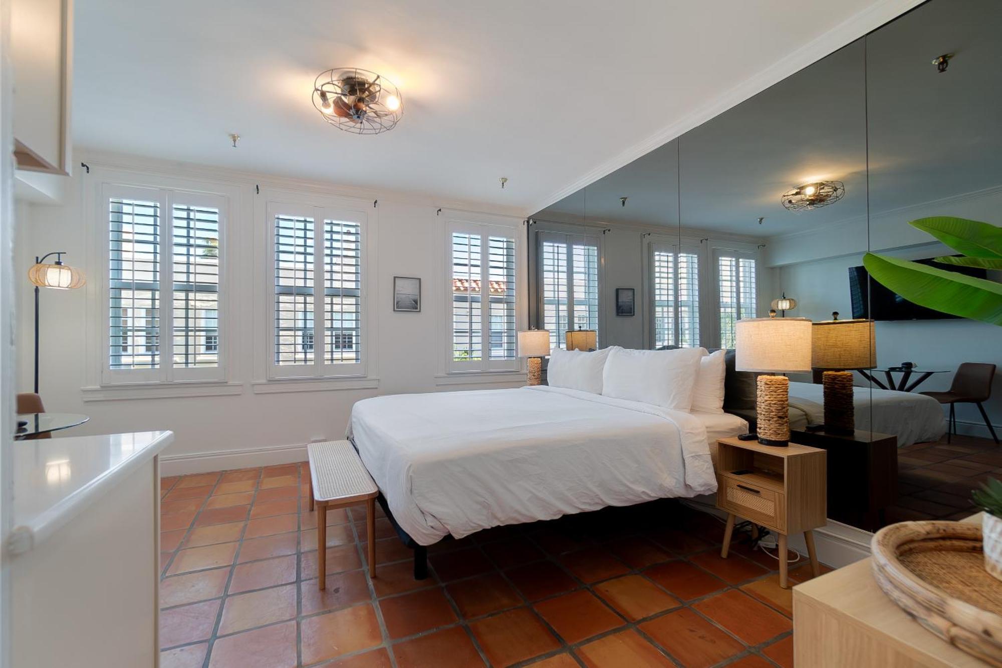 Palm Beach Island Condominiums Экстерьер фото